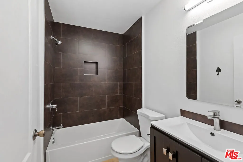 6220 Pacific Avenue 301, Playa Del Rey, California 90293 home-pic-18